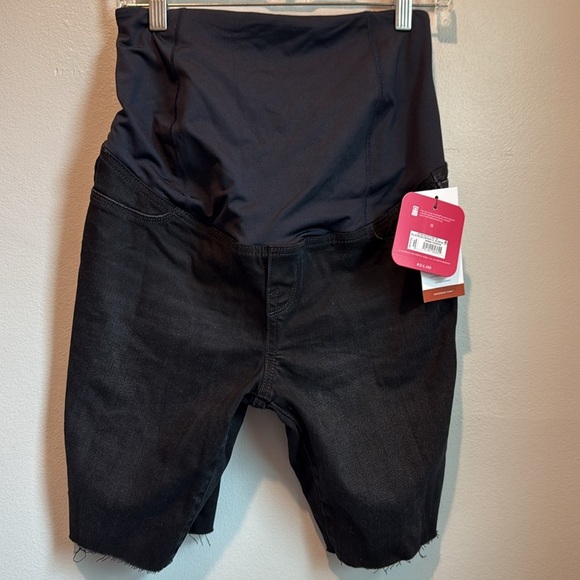 Isabel Maternity by Ingrid & Isabel Black Bermuda Shorts with Belly Support - Picture 3 of 11